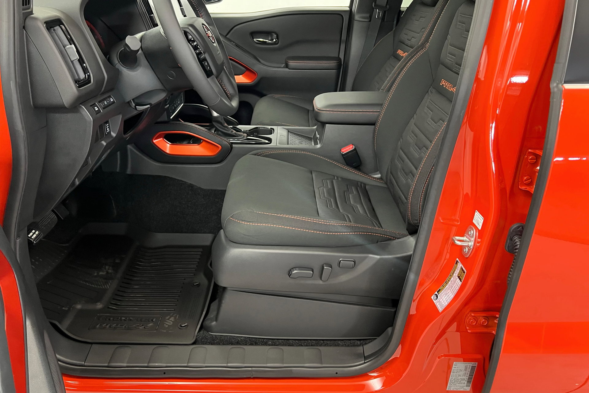 2025 Nissan Frontier PRO-4X photo 17