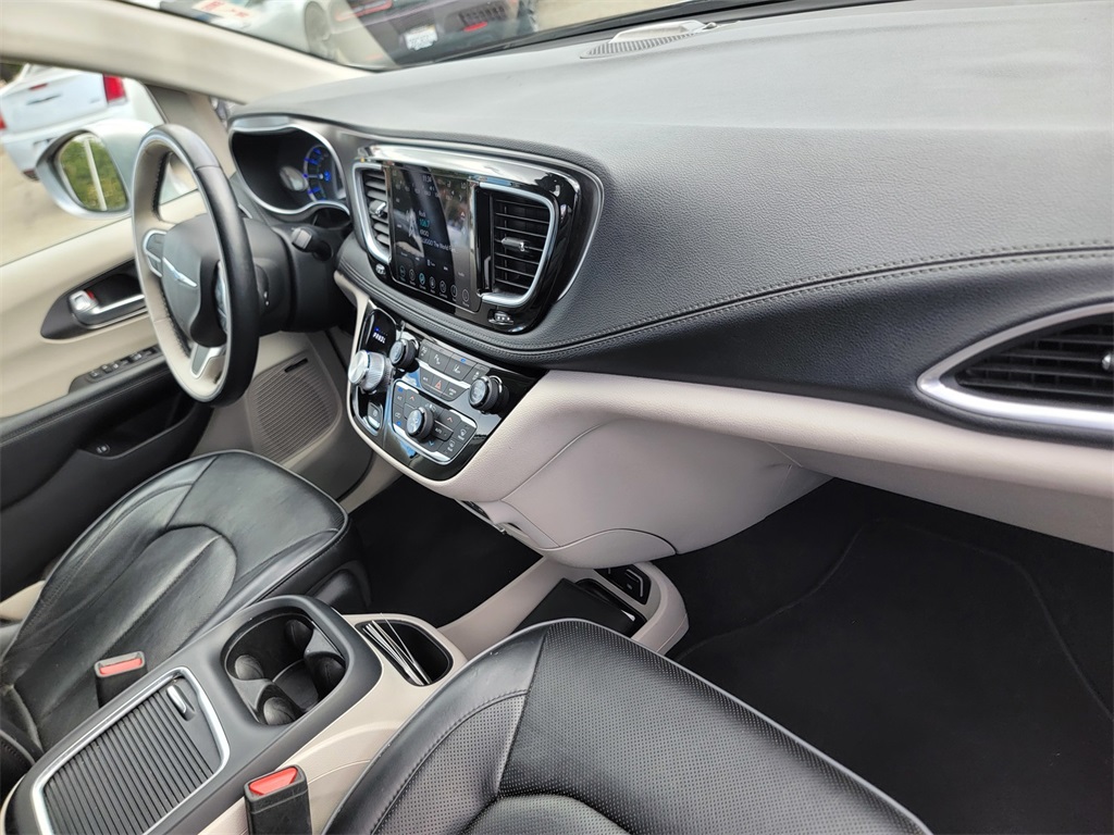 2018 Chrysler Pacifica Hybrid Limited photo 24