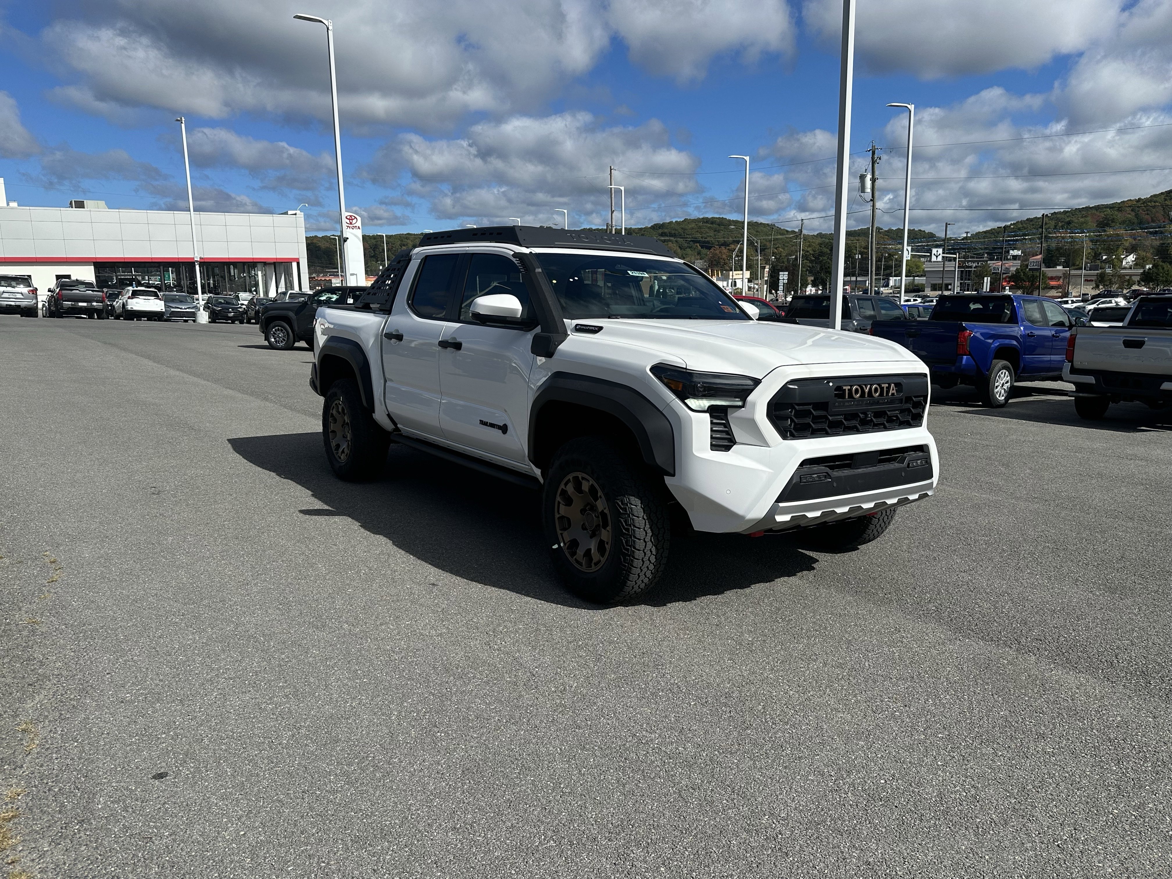 2025 Toyota Tacoma Trailhunter's photo