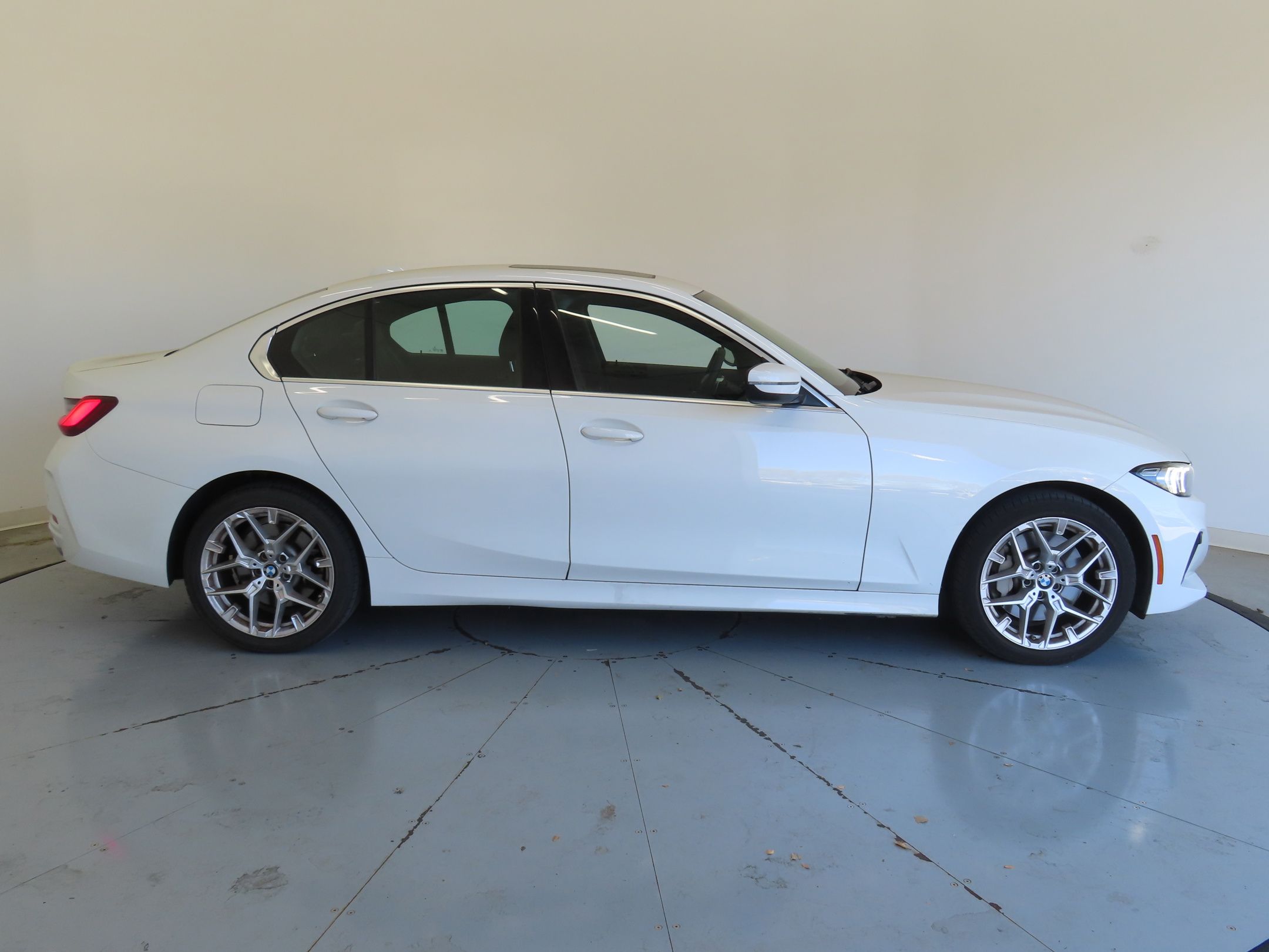 2025 Bmw 330i xDrive photo 2