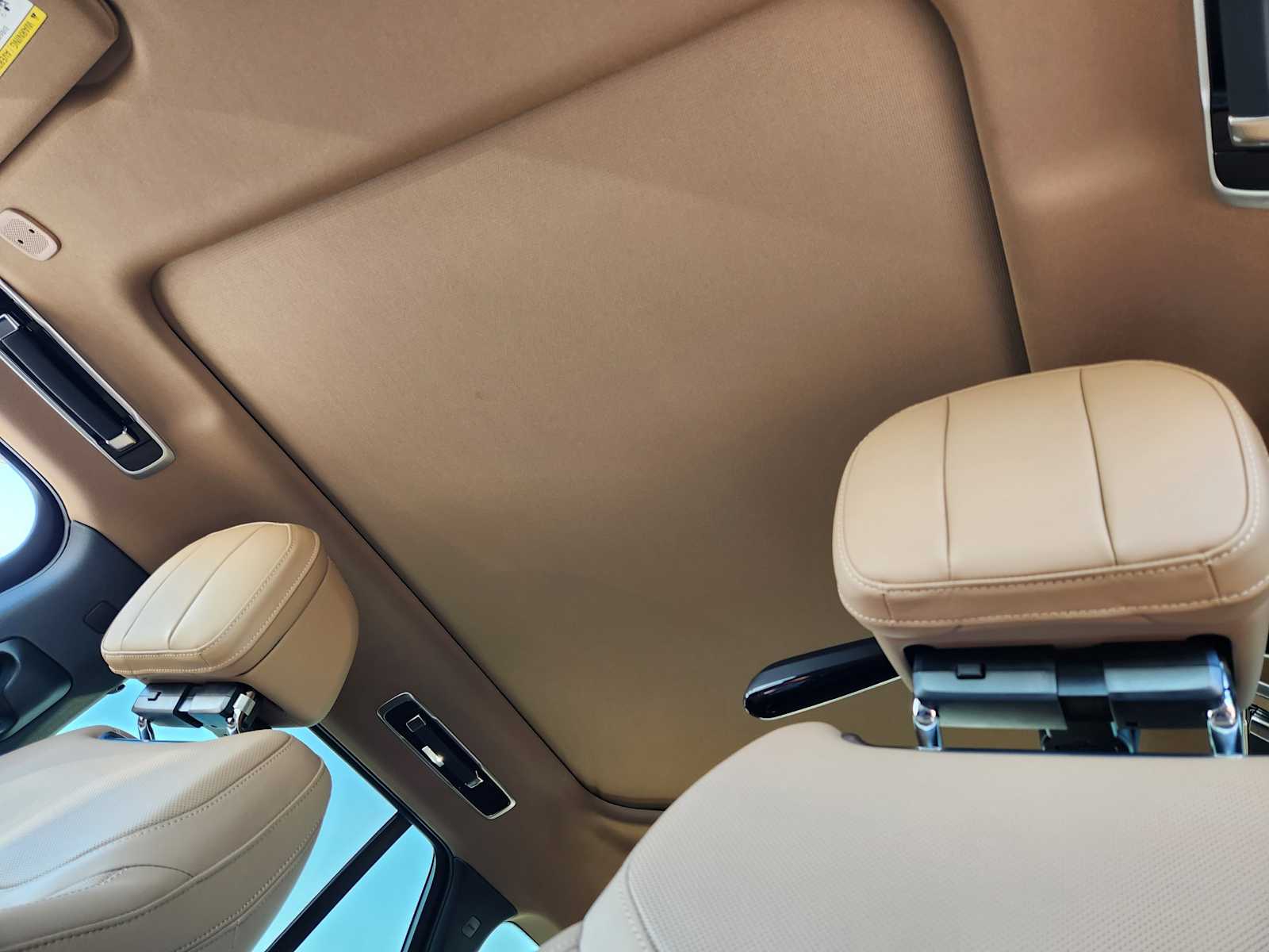 2025 Land Rover Range Rover SE photo 21