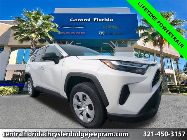 2024 Toyota RAV4 LE's photo