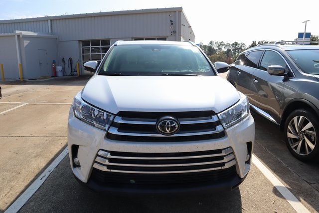 2017 Toyota Highlander Limited photo 2
