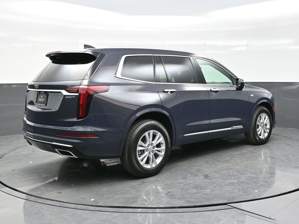 2025 Cadillac XT6 Luxury photo 3