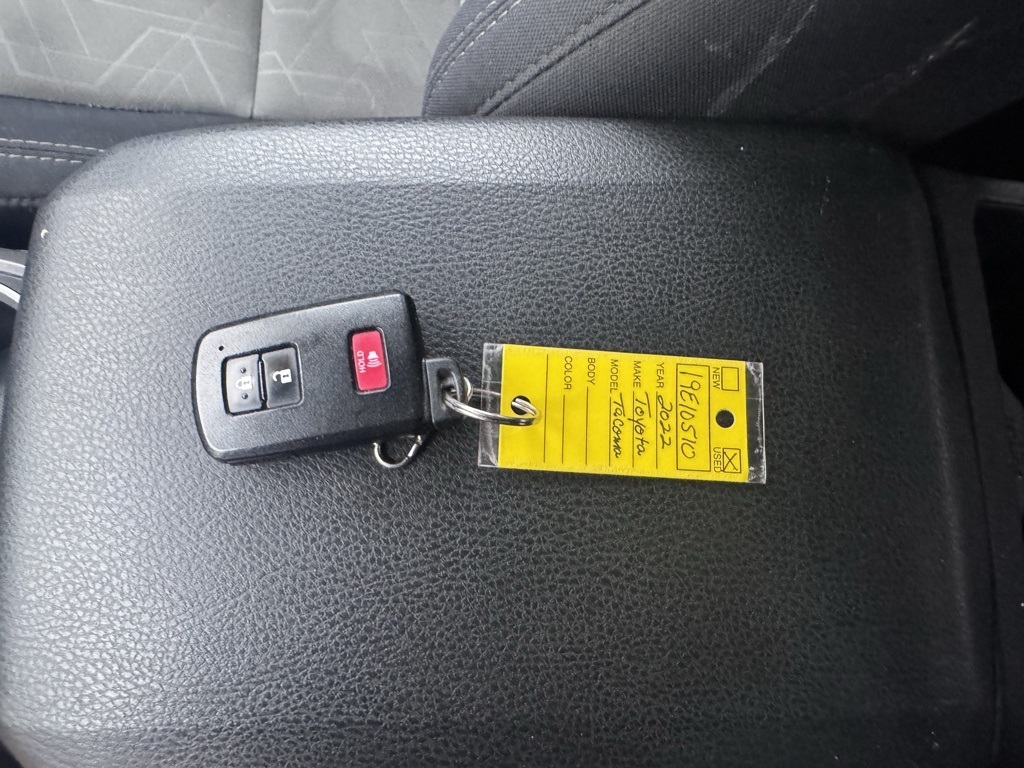 2022 Toyota Tacoma TRD Off-Road photo 2