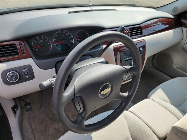 2009 Chevrolet Impala 1LT photo 13