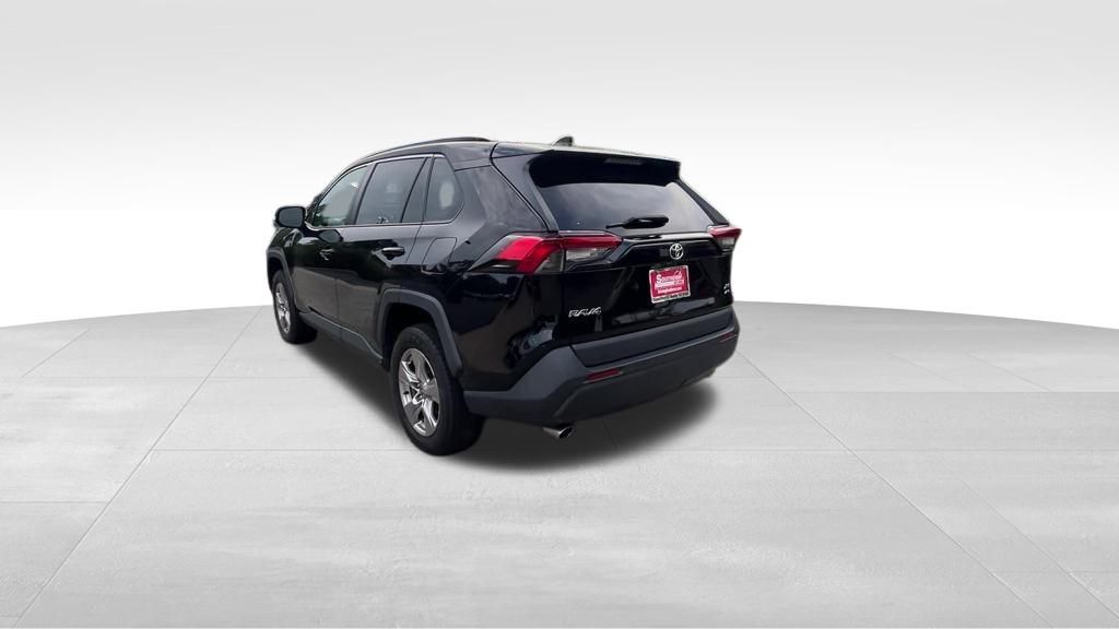2022 Toyota RAV4 XLE photo 3