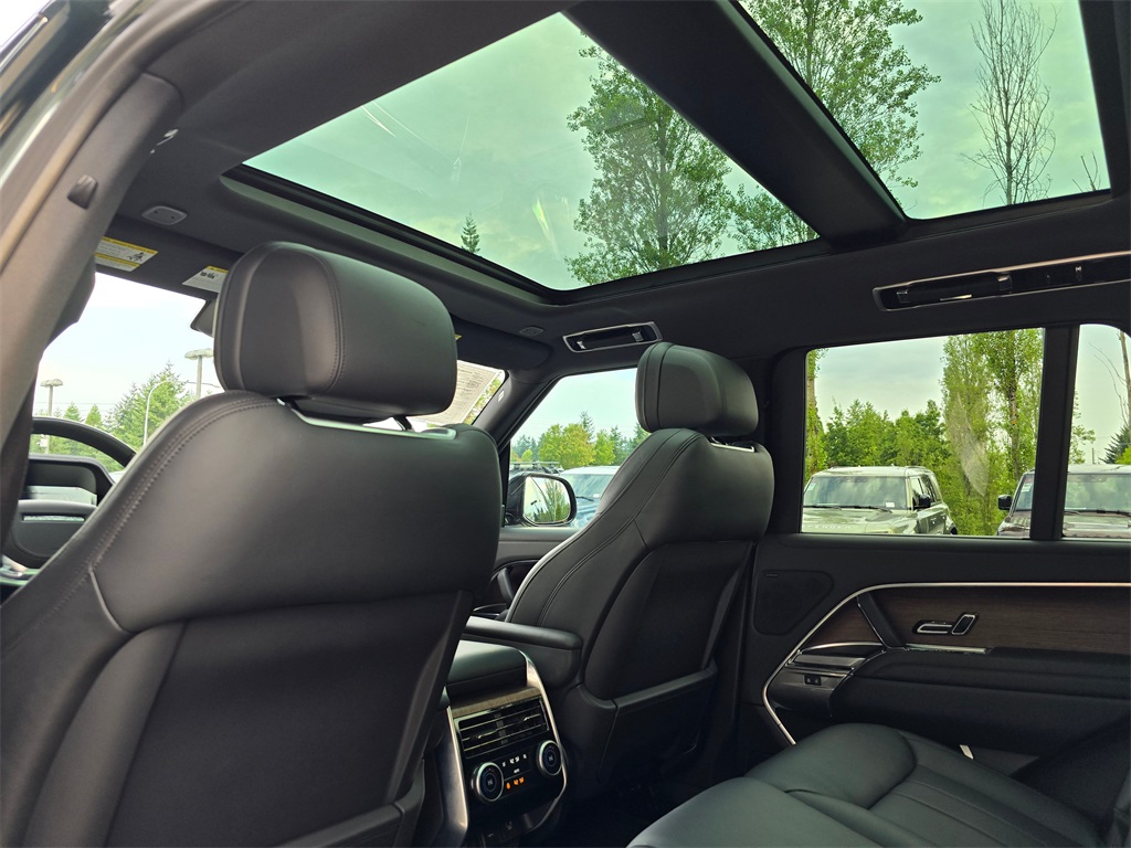 2025 Land Rover Range Rover SE photo 22