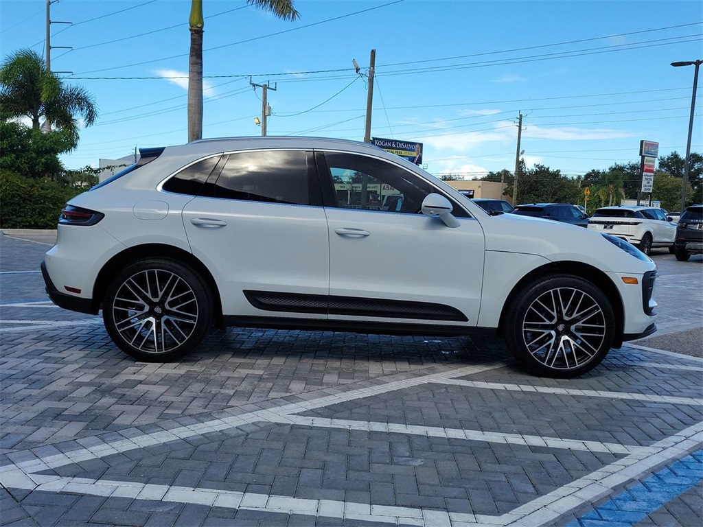 2024 Porsche Macan T photo 6