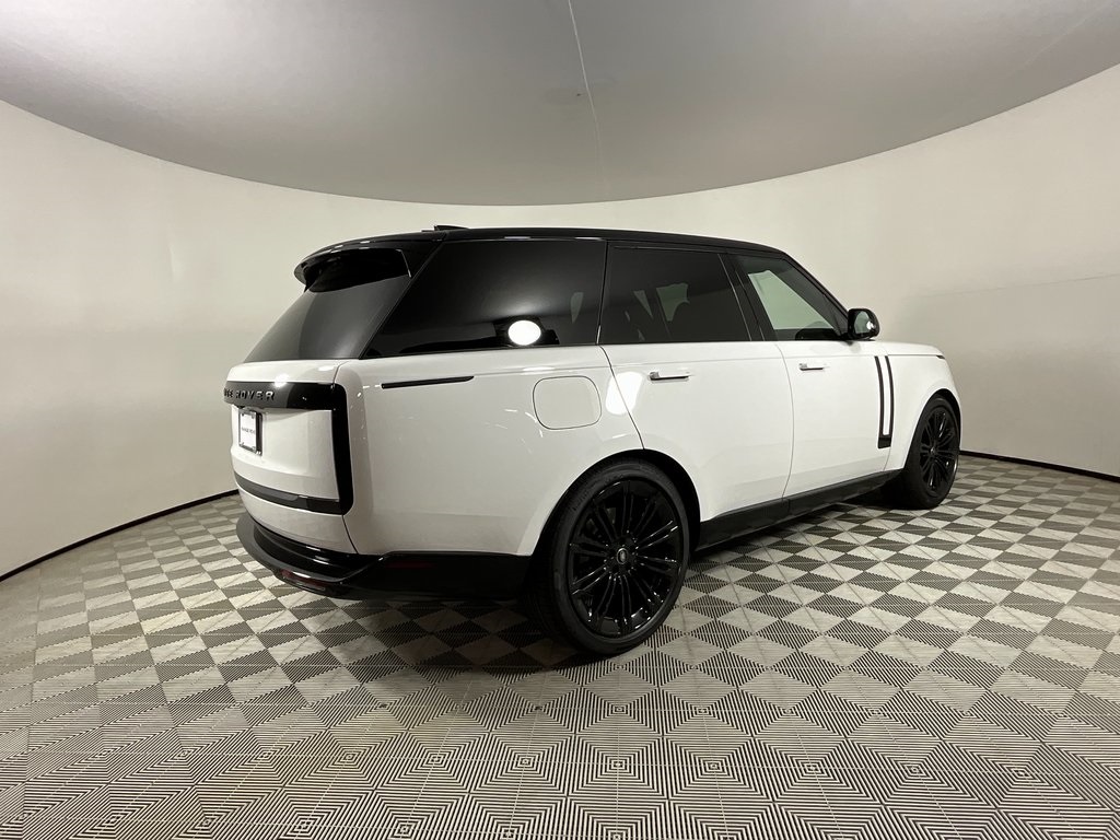 2025 Land Rover Range Rover SE photo 2