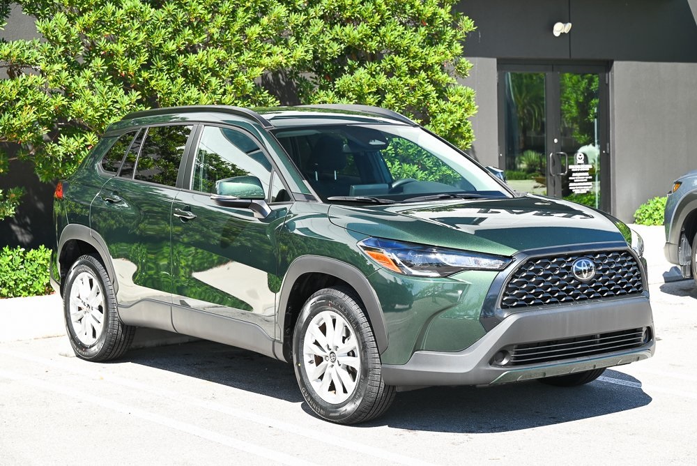 2023 Toyota Corolla Cross LE photo 3