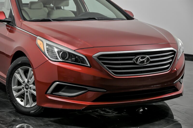 Used 2017 Hyundai Sonata SE with VIN 5NPE24AF1HH472412 for sale in Aurora, IL