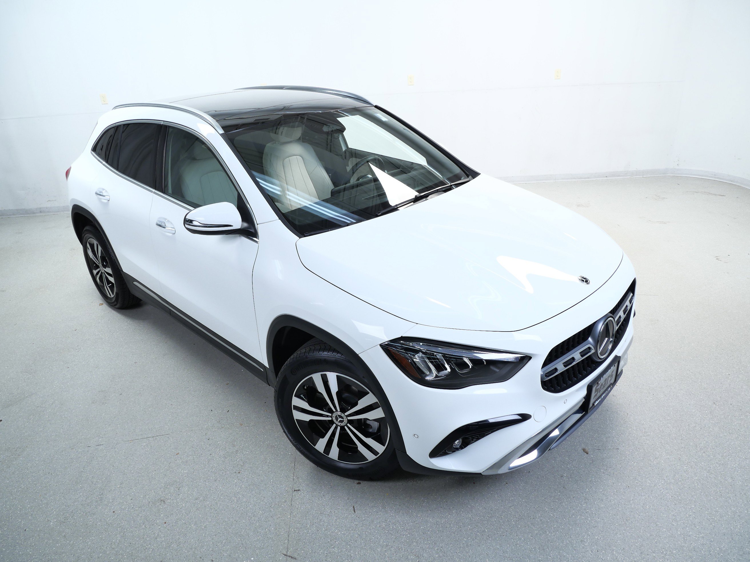 2024 Mercedes Benz GLA 250 4MATIC photo 3