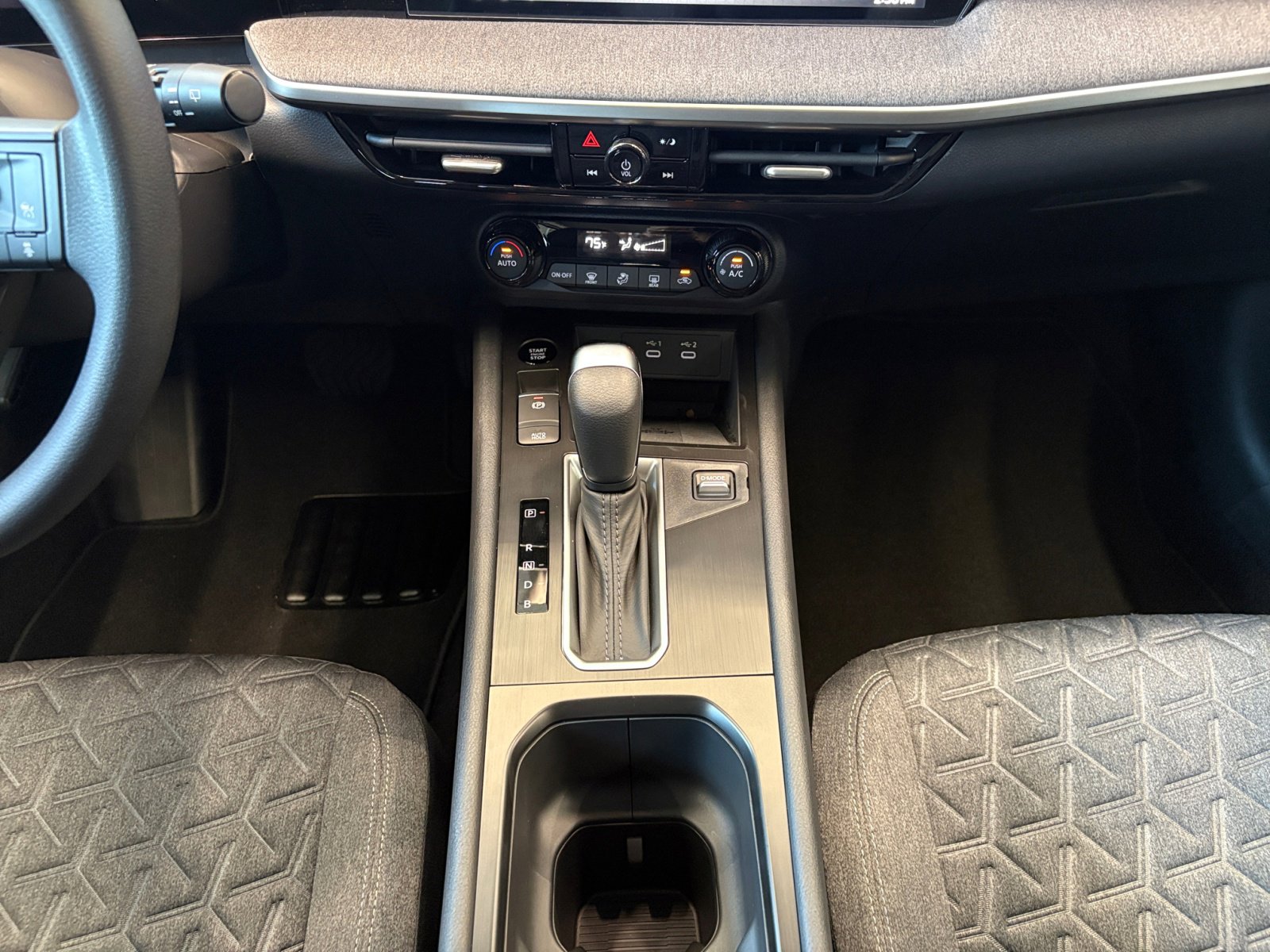 2026 Nissan Kicks SV photo 17