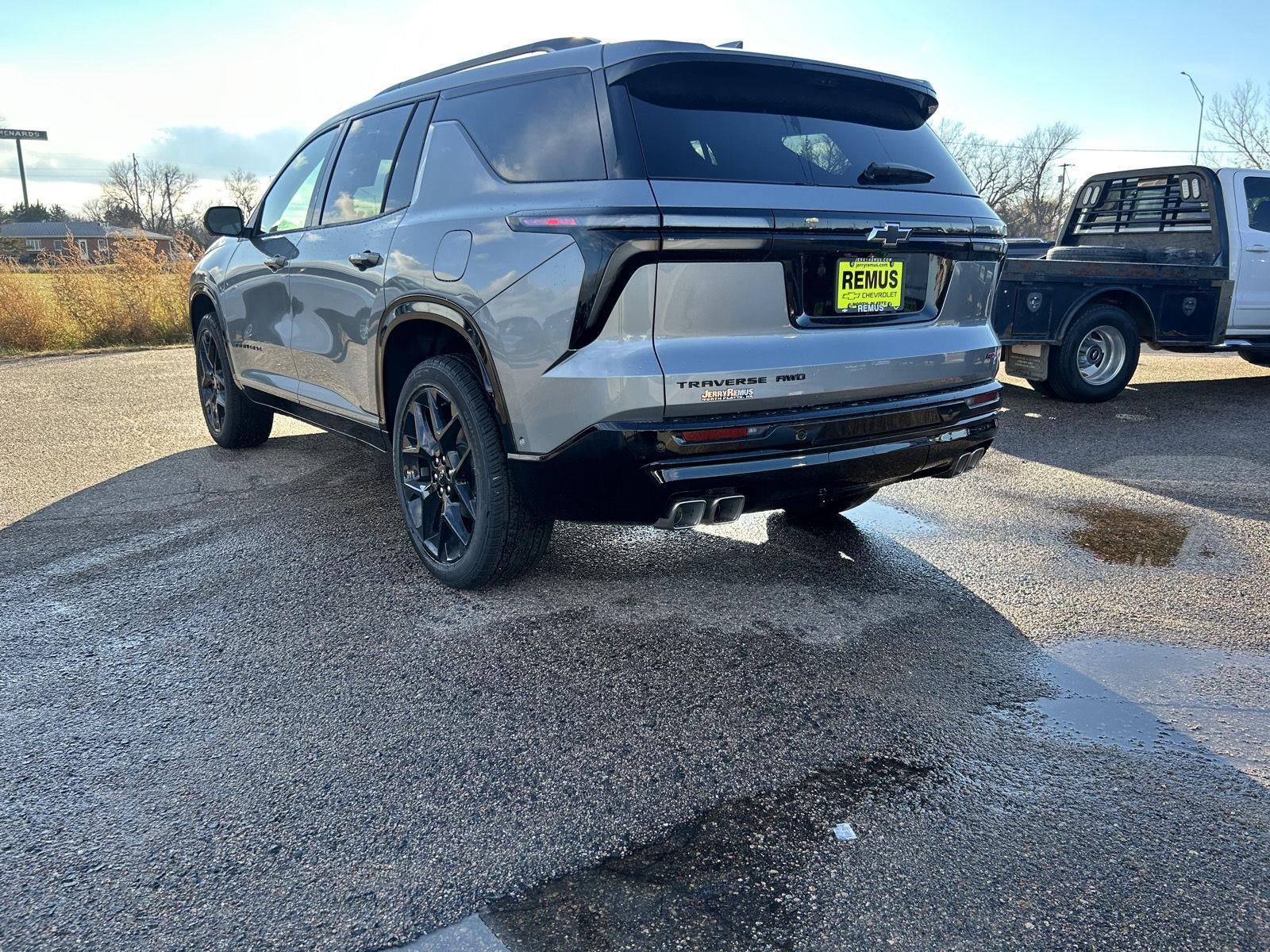 2026 Chevrolet Traverse RS photo 2