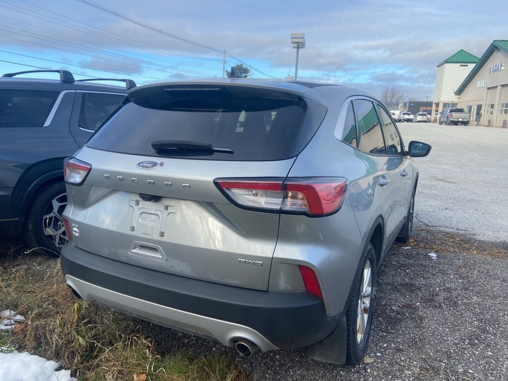 2022 Ford Escape SE photo 3