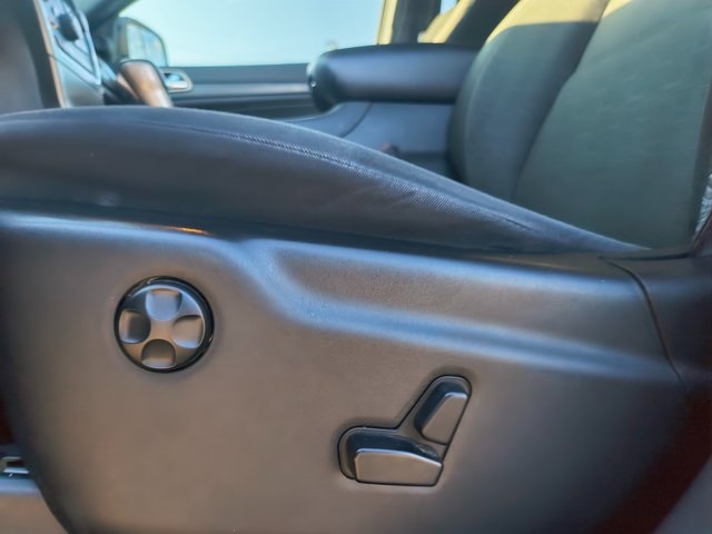 2017 Jeep Grand Cherokee Laredo photo 2