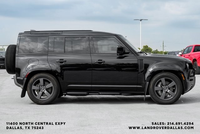 2025 Land Rover Defender 110 X-Dynamic SE photo 3