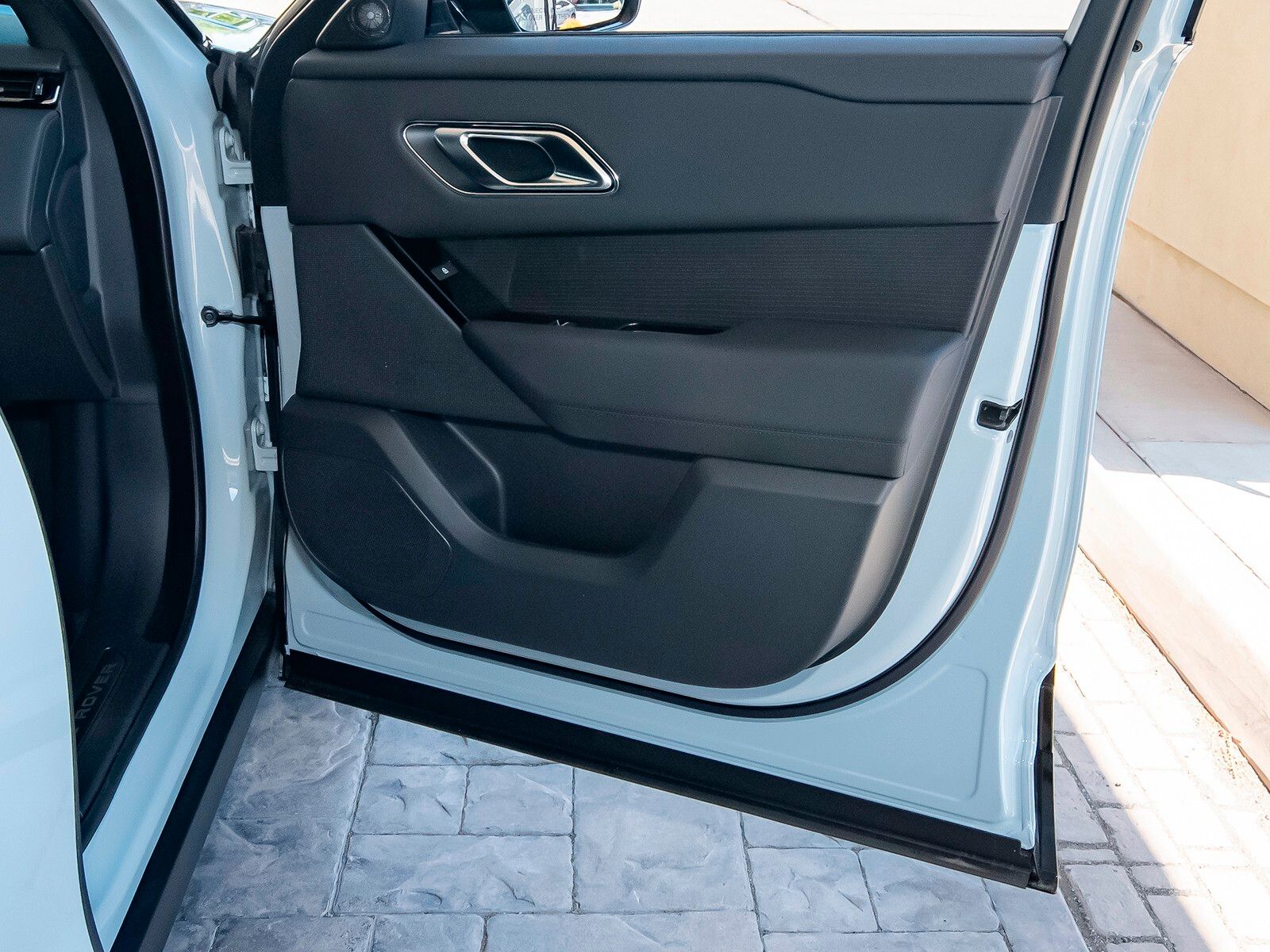 2025 Land Rover Range Rover Velar SE photo 37