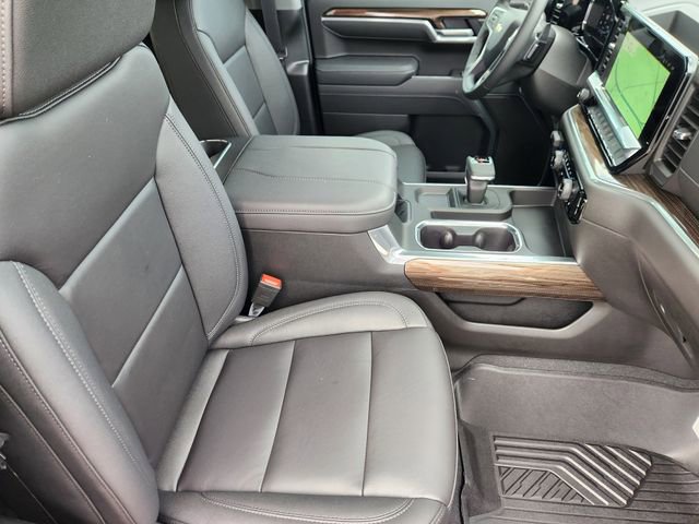 2025 Chevrolet Silverado 1500 LT photo 9