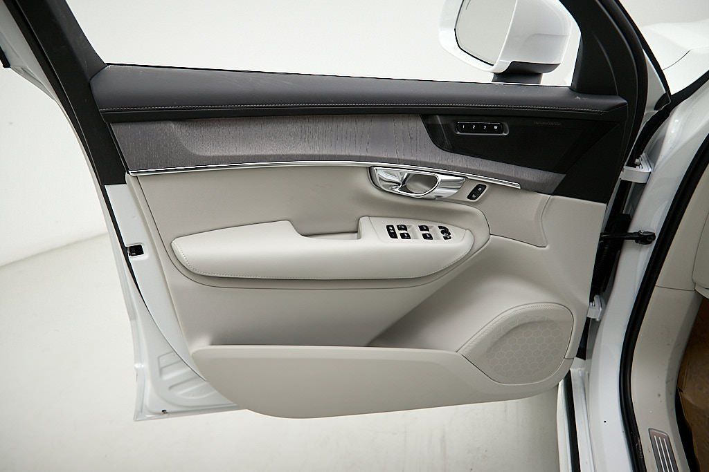 2026 VOLVO XC90 - Image 9