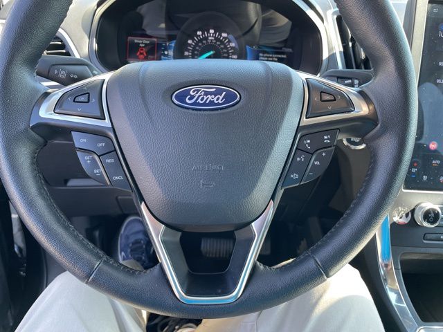 2024 Ford Edge Titanium photo 13