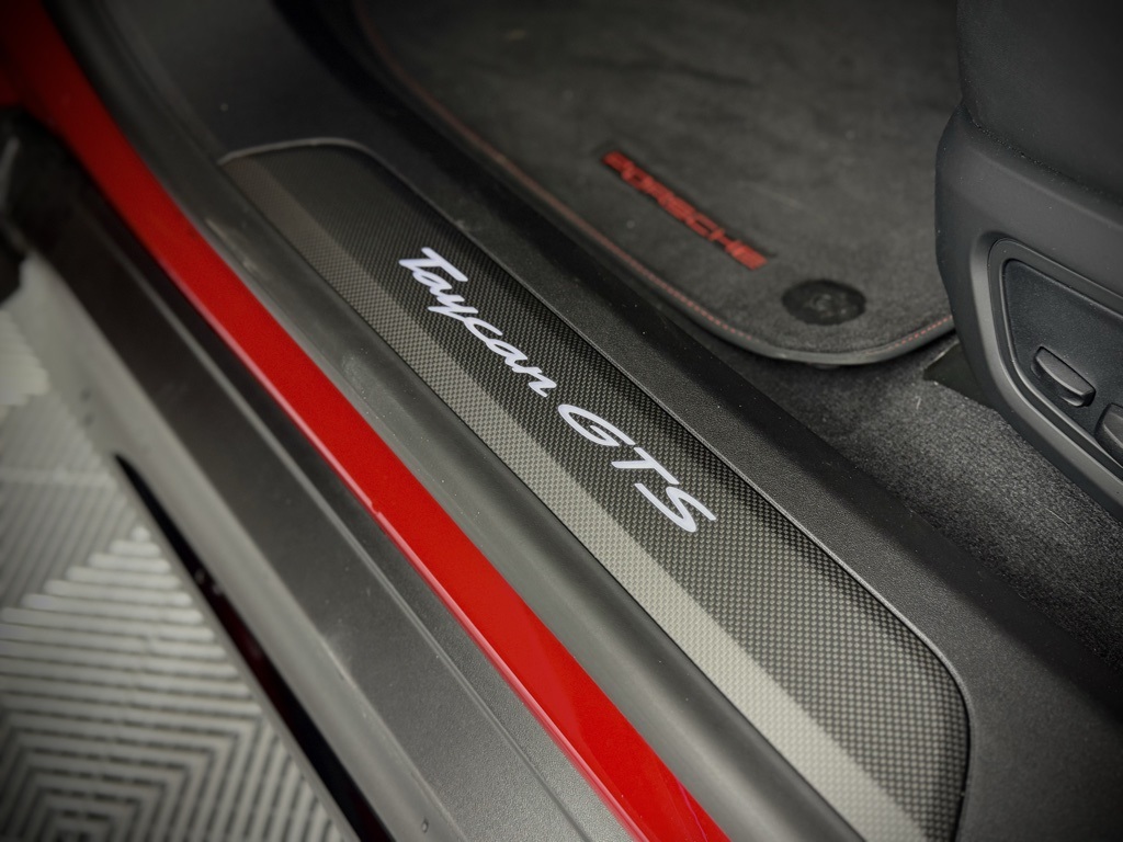 2024 Porsche Taycan Sport Turismo GTS photo 6