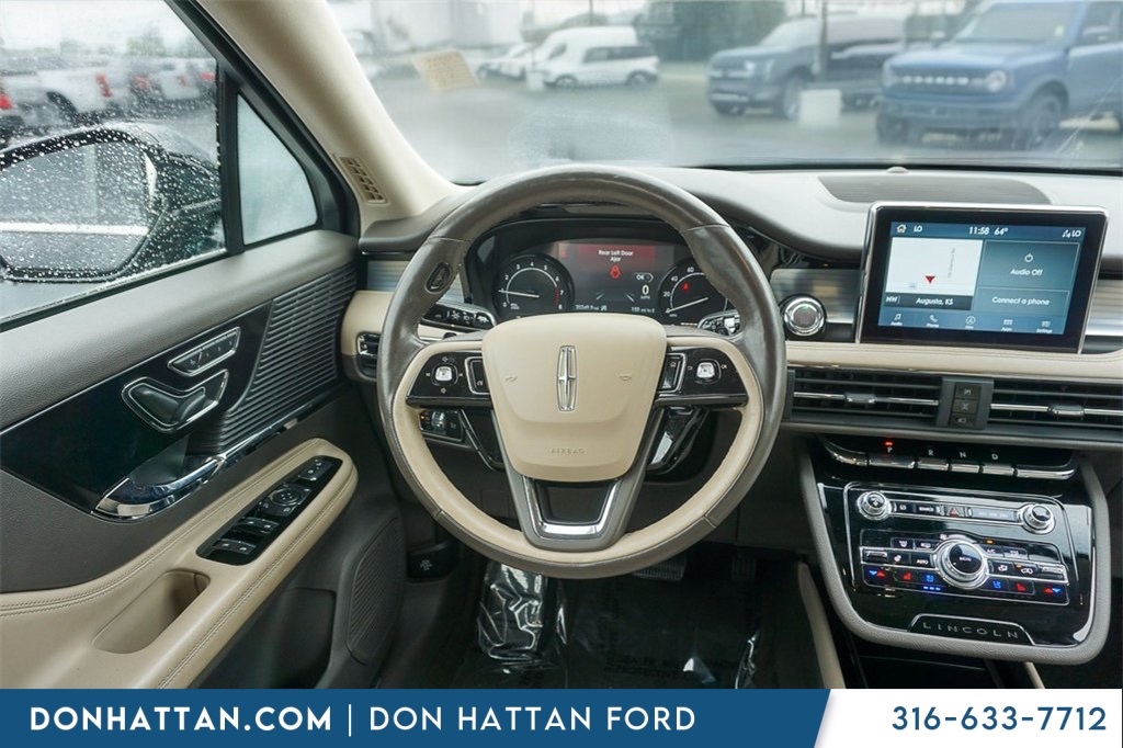 2022 Lincoln Corsair Standard photo 3