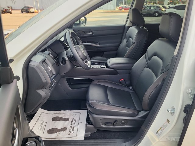 2022 Nissan Pathfinder SL photo 10