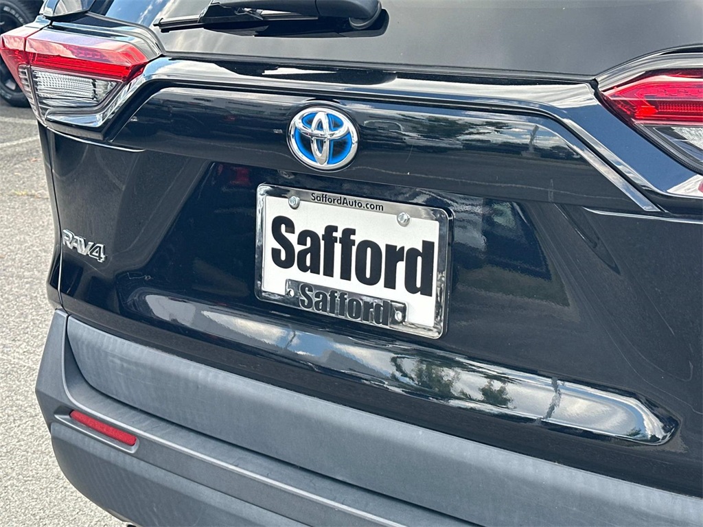 2021 Toyota RAV4 Hybrid XLE photo 12
