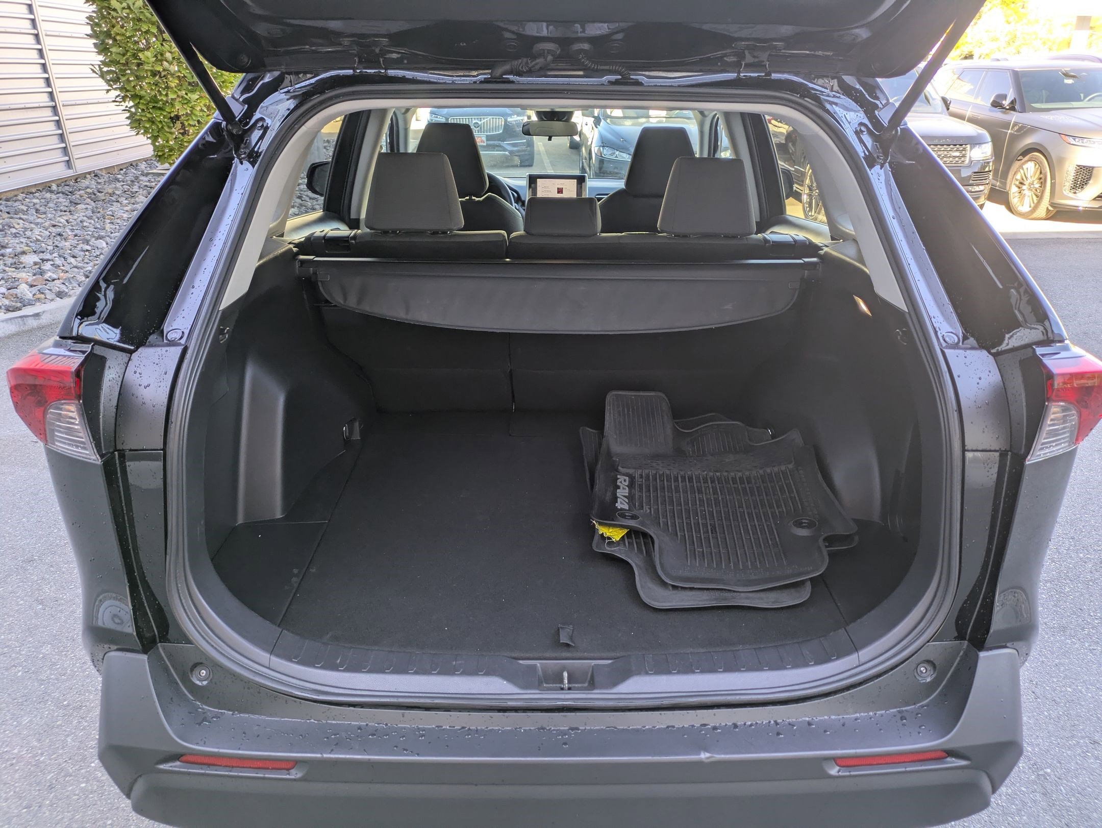 2024 Toyota RAV4 XLE photo 29