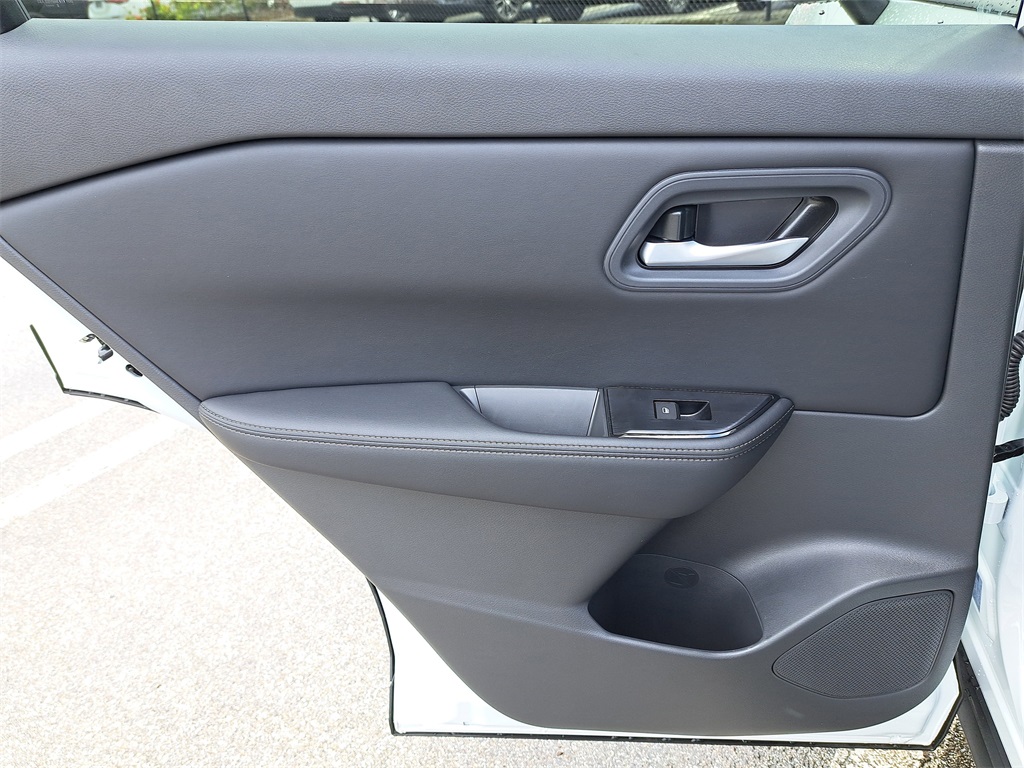 2026 Nissan Rogue SV photo 14