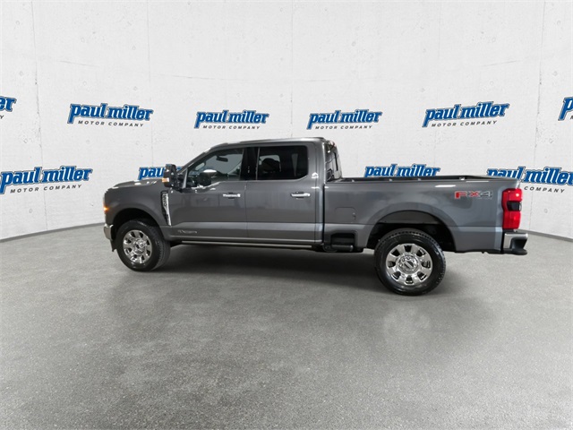 2025 Ford F-250 Lariat photo 2