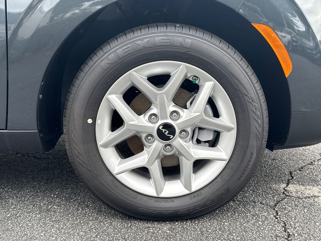 2025 Kia Soul LX photo 4