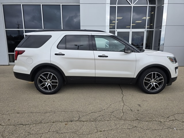 2019 Ford Explorer Sport photo 2