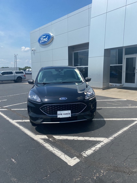 2022 Ford Escape SE photo 2