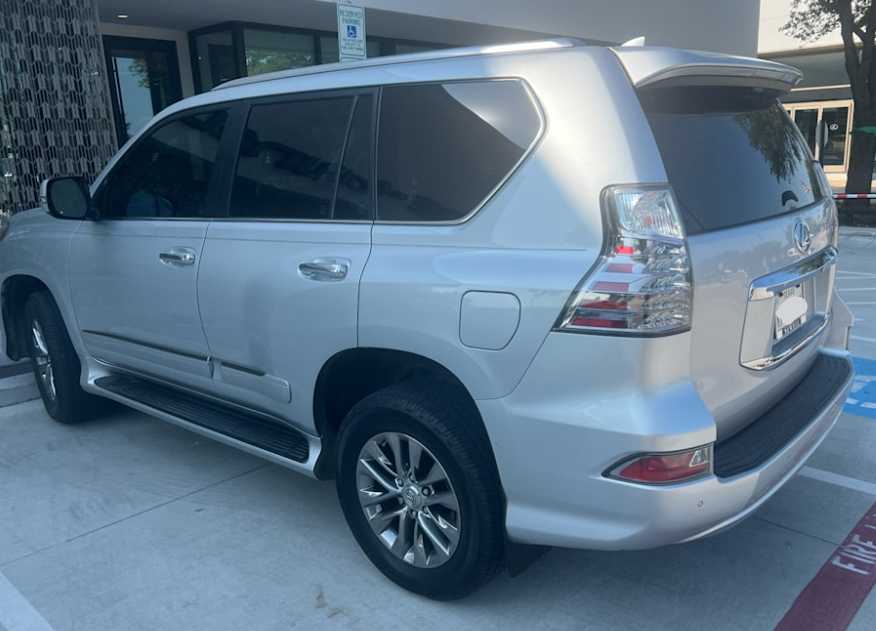 2017 Lexus GX 460 Luxury photo 3