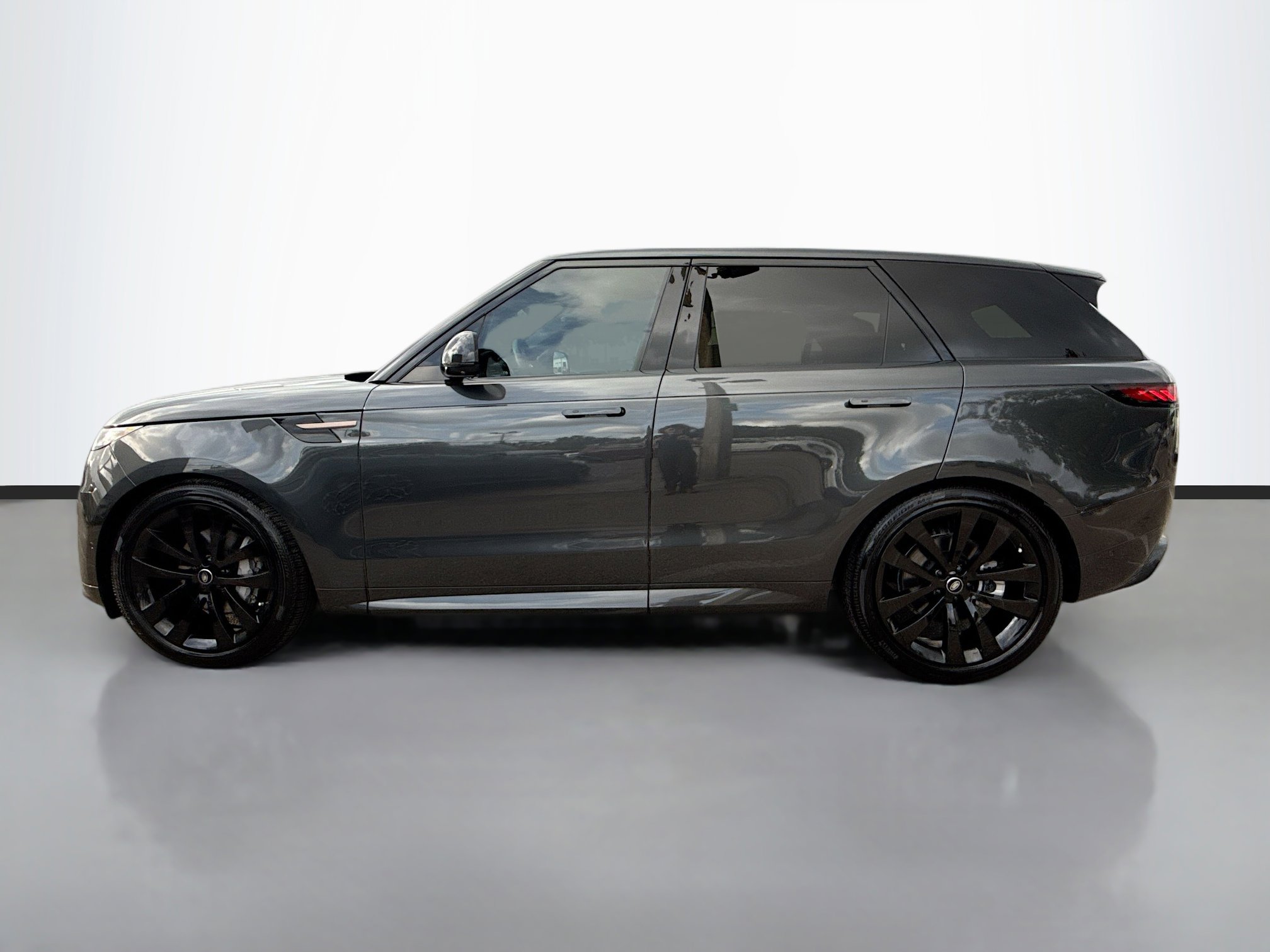 2025 Land Rover Range Rover Sport SE photo 2