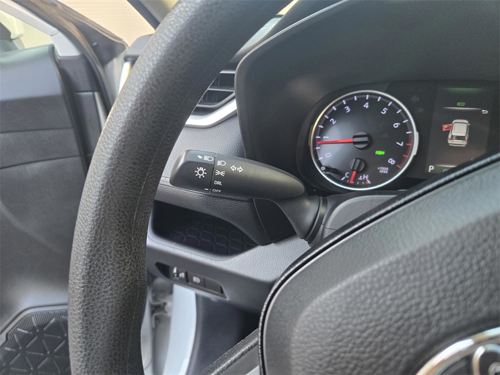 2019 Toyota RAV4 LE photo 25