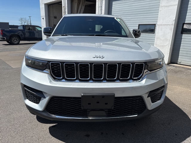 2025 Jeep Grand Cherokee Laredo photo 2