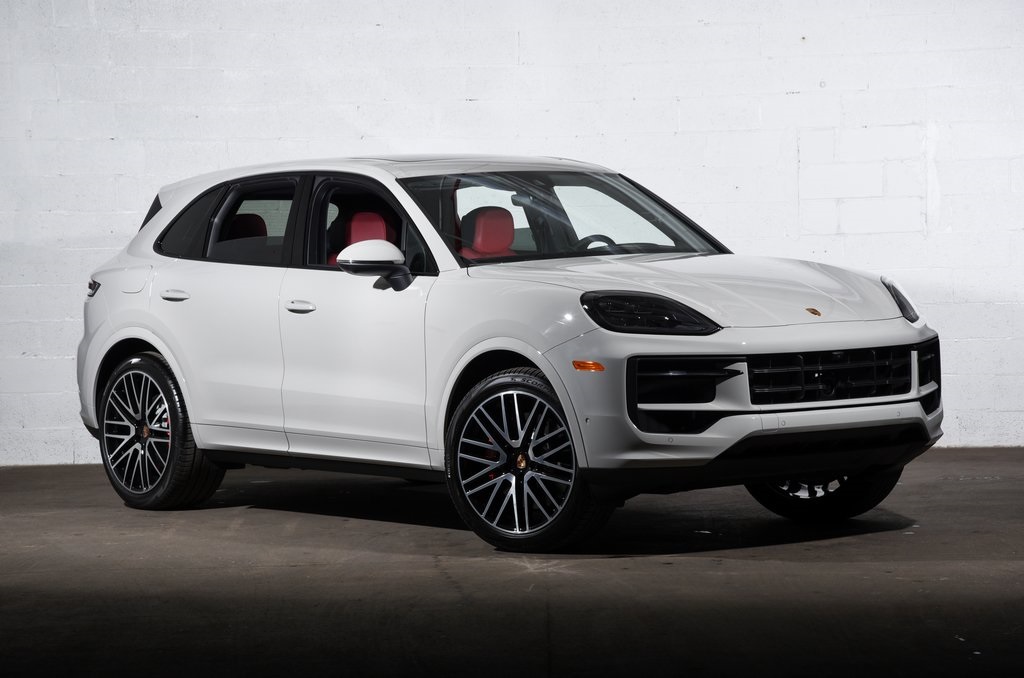 2026 Porsche Cayenne S photo 8