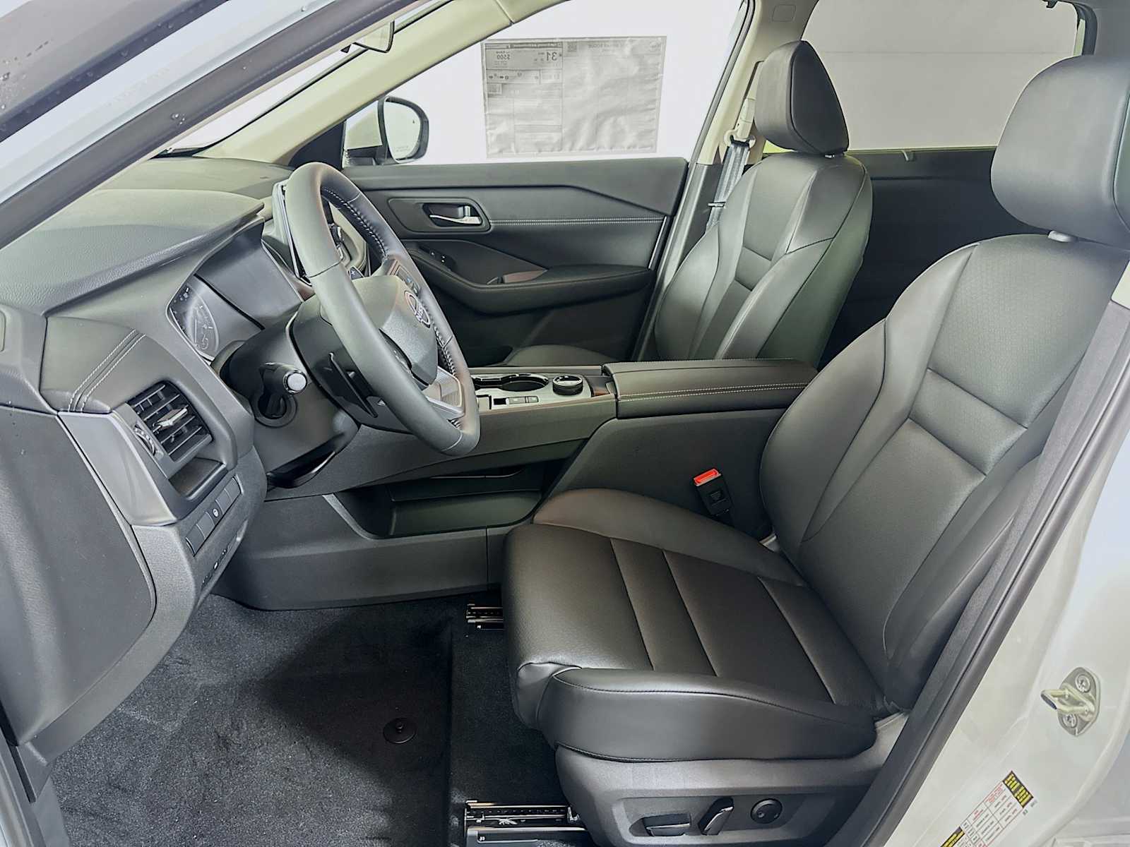 2026 Nissan Rogue SV photo 4