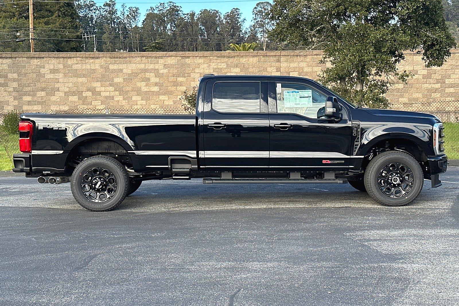 2024 Ford F-350 Lariat photo 2