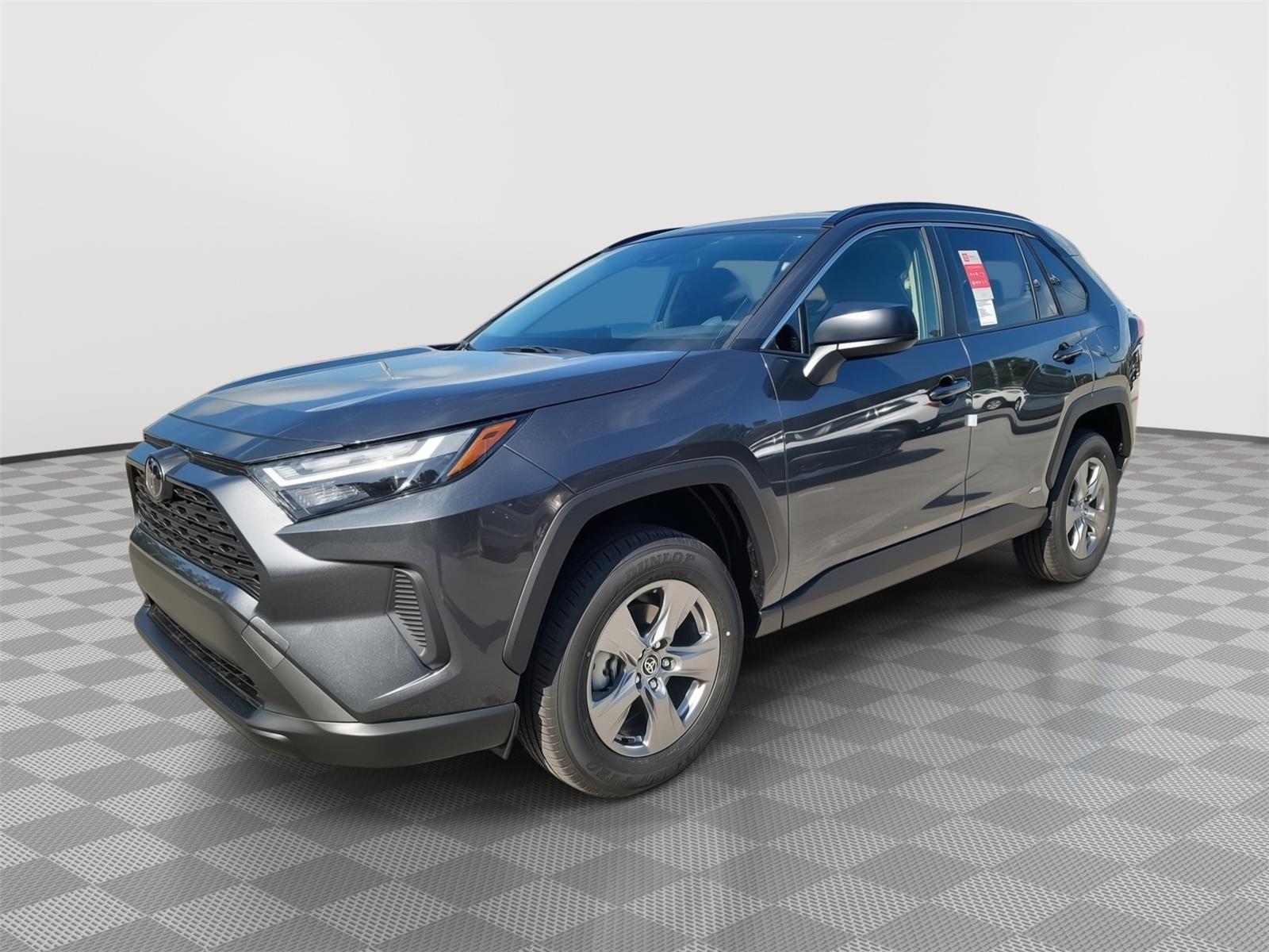 2025 Toyota RAV4 LE's photo