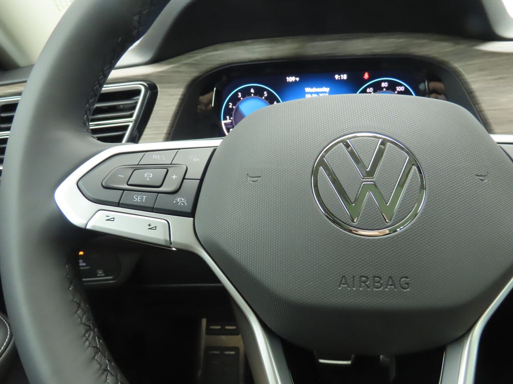 2025 Volkswagen Atlas SEL Premium R-Line photo 11