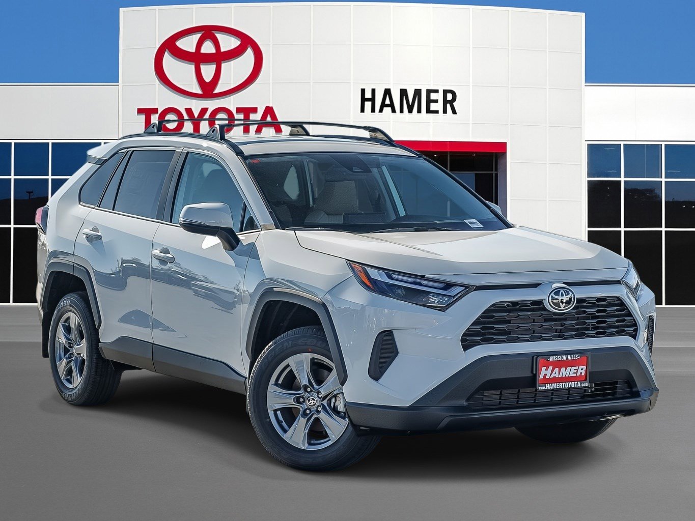 2025 Toyota RAV4 XLE's photo