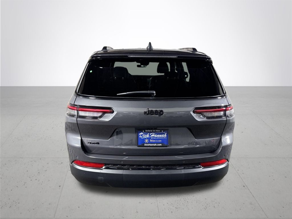 2025 Jeep Grand Cherokee Altitude photo 3