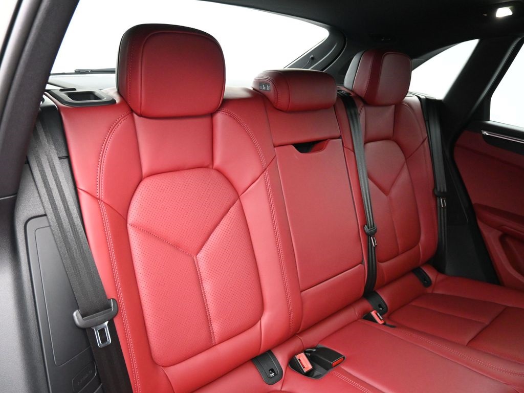 2024 Porsche Macan GTS photo 10