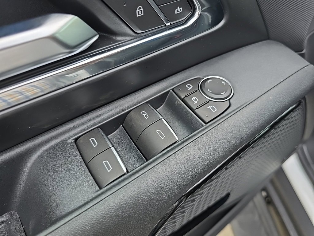 2025 Chevrolet Silverado EV LT photo 21
