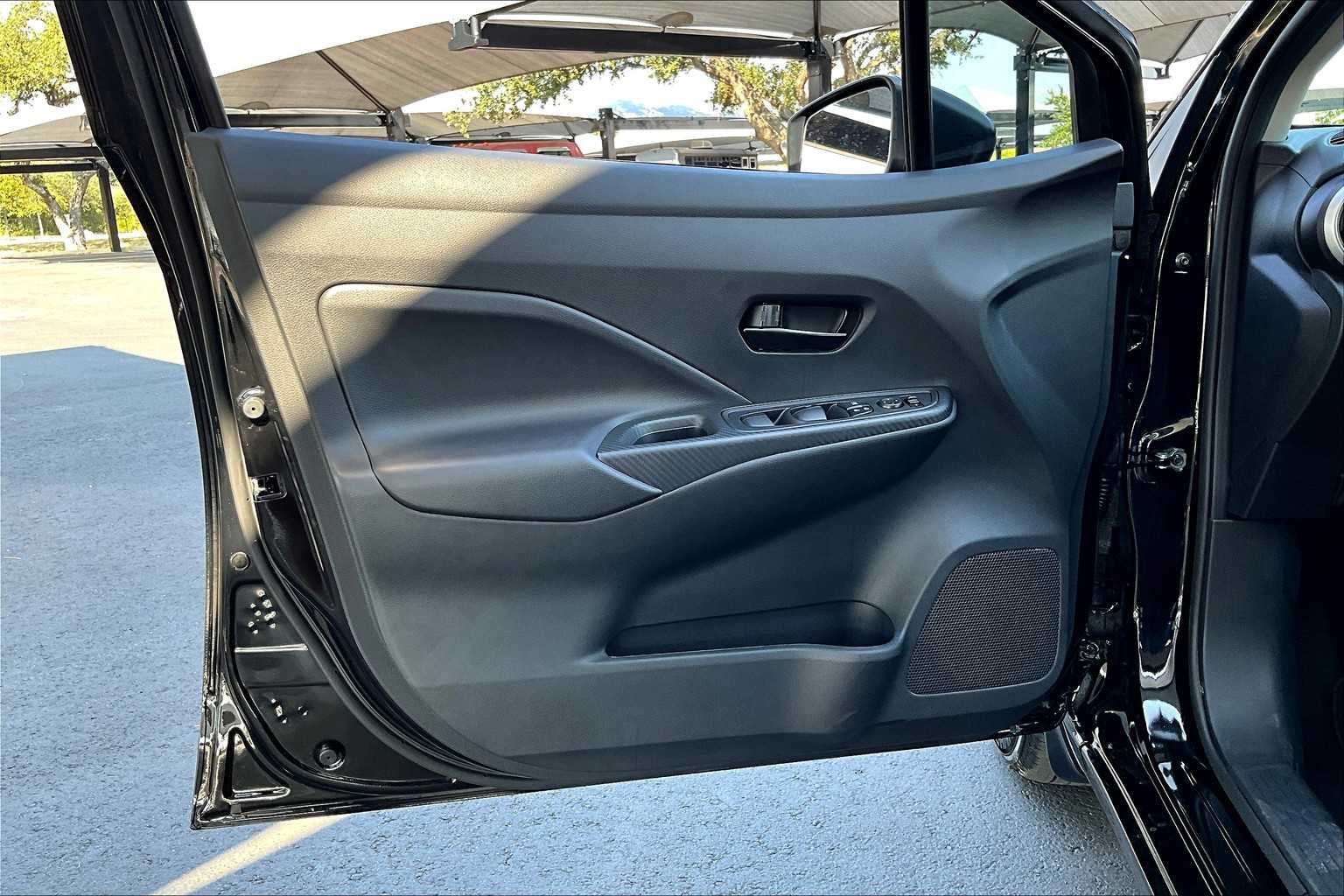 2025 Nissan Versa S photo 10